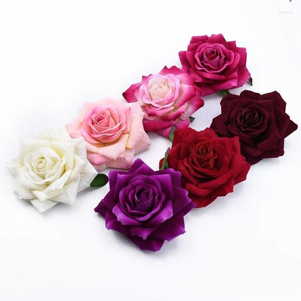 Flores decorativas 100pcs por atacado Rosas artificiais Acessórios para decoração de casa seda de casamento para scrapbooking Gifts DIY