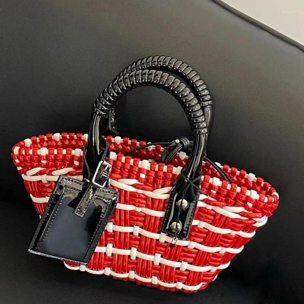 Umhängetaschen Designerin gewebter Korbtasche Frauen Handtaschen Brands Hollow Beach für 2024 Sommer PU Shopper Geldbörse Tasche