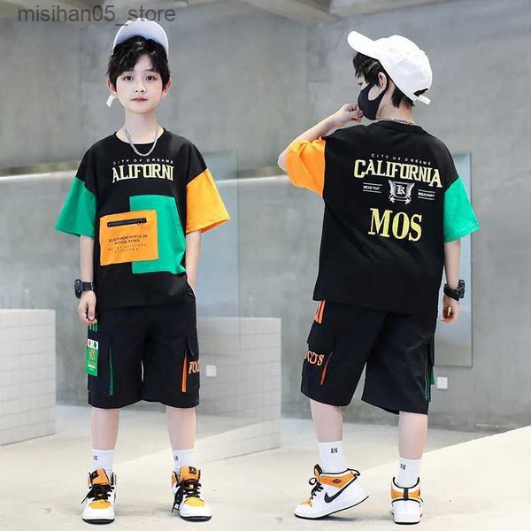 Roupas Conjuntos de roupas Summer Boys Cotton Contrast Patchwork Top top de mangas curtas+shorts Conjunto de roupas atléticas de crianças escolares 2pcs Conjunto para crianças de 5 a 14 anos Q240425