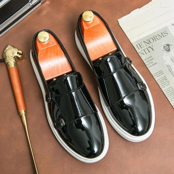 Elbise Ayakkabı 2024 Men için Loafers Business Slip-On Parlak Deri Çift Toka Keşiş Siyah Patent Parti Ayakkabı