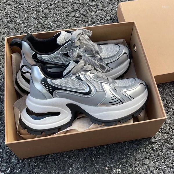 Scarpe casual 2024 Solt Solt Solt Solt per le donne Spring in stile coreano Sneaker Fashion Sneakers Cool