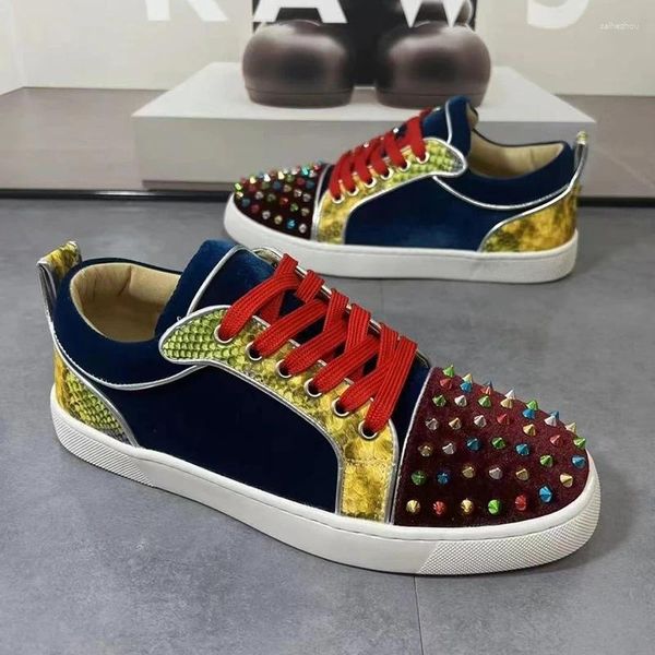 Scarpe casual designer di marchi italiani Rivets for Men Original Leather piatta piatta punk hip hop piattaforma di scarpe da ginnastica mans calzature mans calzature