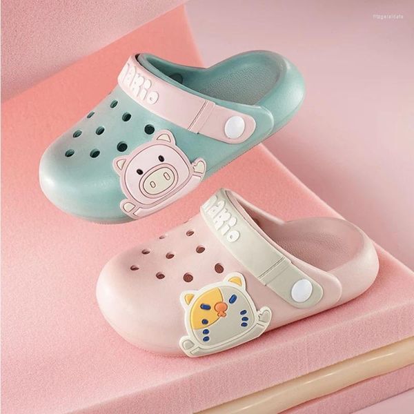 Scarpe casual primaverili cartoni animati orso bambino traspirato da donna traspirato per bambini pantofole per ragazze bagno estate sandali all'aperto per bambini pantofola