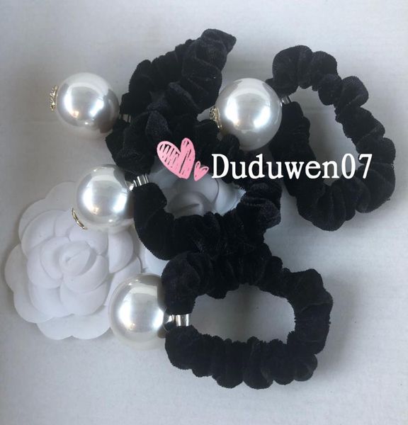 Favor favorita Cabelo de veludo corda Big Pearl 30mm Hairtie Hairtie Fashion Trey C Stones Marks Presente de casamento VIPCARDS6024416