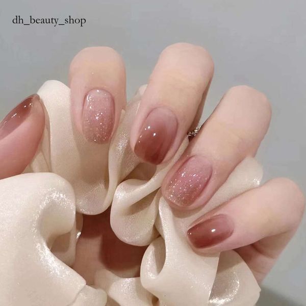 Tragen von Rüstung Presson Nagel 24SS Kurztil Sprungfarben Eis transparente Nagelverstärkung Gradient Aufhellung Temperamentstil 24 Stücke gefälschter Nägel 545