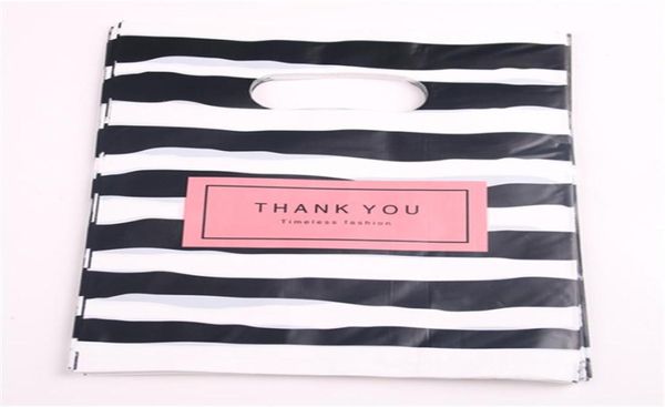 Nova moda inteira 100pcslot 2025cm Blackwhite Shopping Shopping Gift Packaging Bags com agradecimento400565