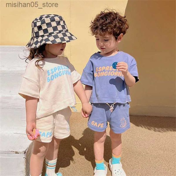 Roupas Conjuntos de roupas Camiseta de terno de menino coreano de verão+shorts para meninas 2pcs Conjunto de bebês casuais para roupas infantis Q240425