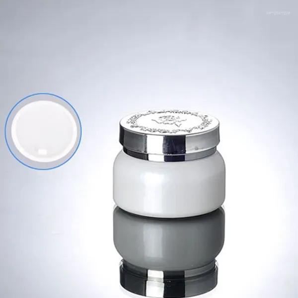 Garrafas de armazenamento 50g jarra de creme de vidro branco com tampa de prata brilhante tampa de 50 gramas de embalagem cosmética para amostra/garrafa de olho