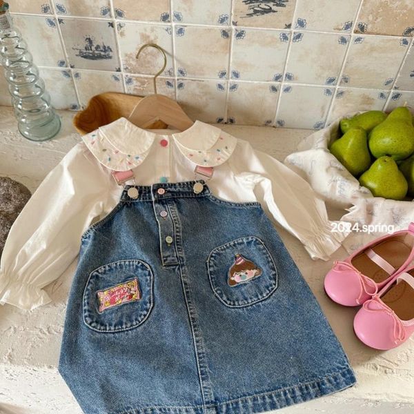 Set di abbigliamento per bambini ragazze in denim primaverili in denim grazioso petr padella manica lunga camicia bianca morbida ricamo da cambio di bombetta per bombole