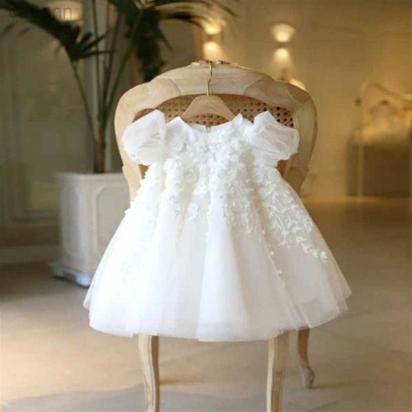 Vestidos de menina Batismo de cintura alta Princess Dress Branca de bebê Vestido de floresta de flores vestido de comunhão fluffy personalizada D240425