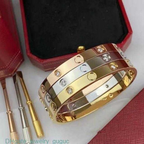 Pulseira de designer 18k Caso de ouro de alta qualidade Bangle Men Women Birthday Gift Day Jewellery com Ornamentos de chave de fenda Acessórios de atacado Zaj0