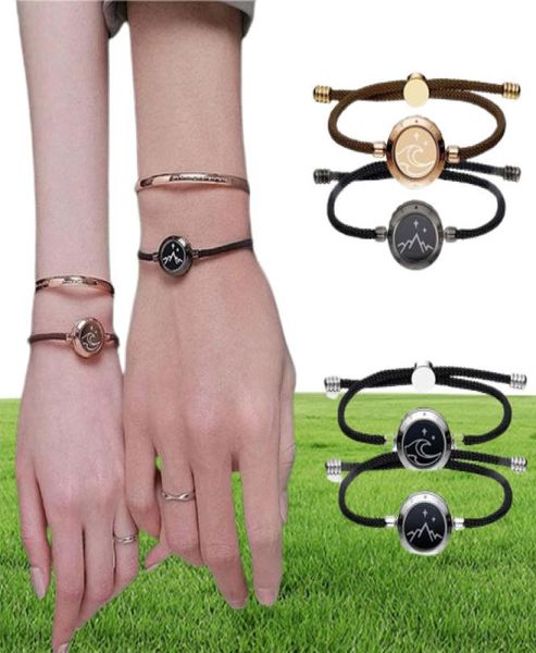 Charm Armbänder Das helle Licht, das Love Smart Blinking Armbänder Bluetooth -Compatible -compatible (Love Smart Blinking Bracelets) darstellt 3695368