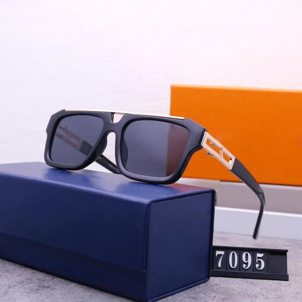 Óculos de sol Designer óculos de sol Óculos de sol de luxo para mulheres letra UV400 Design Moda Moda Os óculos de sol da praia Caixa de presentes 4 cores muito bom