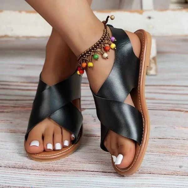 Sıradan ayakkabılar 2024 yaz moda kadınlar deri düz klip ayak parmakları sandalet katı çok yönlü basit kadın şık hafif