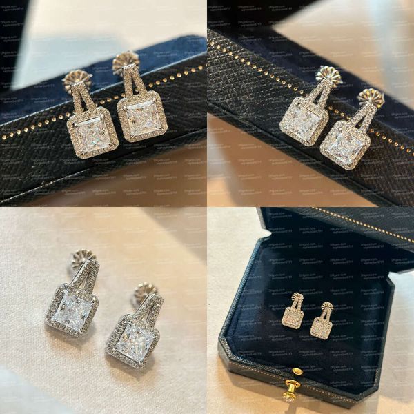 Дизайнерские серьговые шпильки Sier Toping Womens Fashion Fashion Four Claws Square Diamond New T Classic 5 Carat Sergring