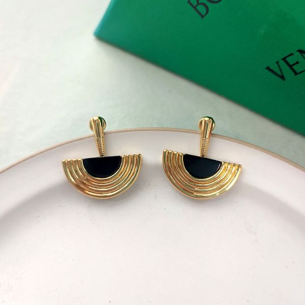 2024 Frühlings Sommer Frankreich B V Paris Designerohrringe für Frauen 18k Gold Retro Vintage Black Geometry Fan Sektor Luxusmarkenohrring Ohrringe Juwely