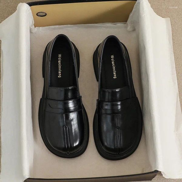 Sıradan Ayakkabı Platformu Loafers Kadınlar Retro 2024 Yumuşak Dipli İngiliz Tarzı Ladies Flats için Rahat Çalışma