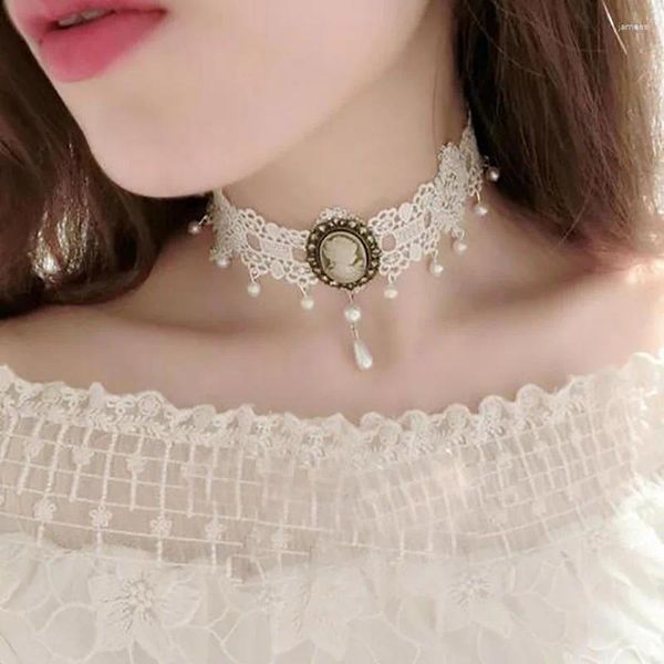 PENDANts Fashion Letre Ladies Necklace Court Retro Gothic Excreaked Beauty come White Lace Clavicle Female Gioielli all'ingrosso 2024