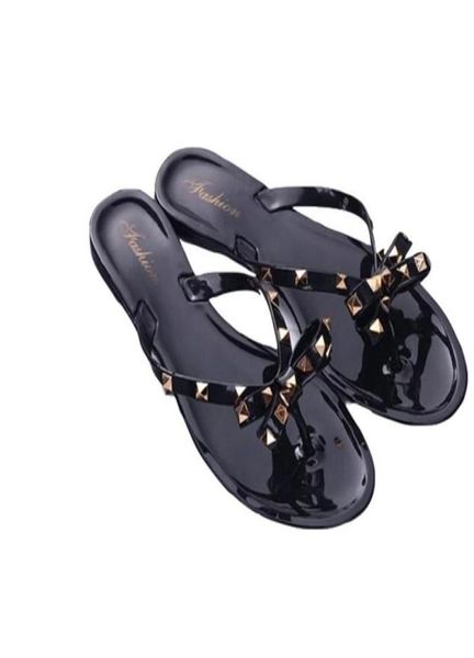 Sandalen Designer Thong Beach Sommerschuhe Frau Runway Flats Nieten Folien PVC Jelly Sandalias Mujer Studde Slipeps Zapatos4674049