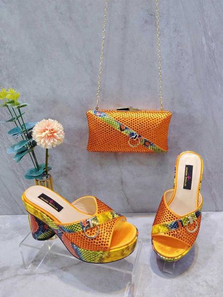 Sapatos de vestido Mulheres laranja bombas com bolsa de saltos altos de saltos altos 41 42 peep toe de verão sapato italiano e bolsa 2023 novo h240425