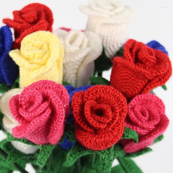 Dekorative Blumen Farbe Wolle gestrickt Strauß Rosenblume Künstliche schöne Pflanze Hochzeitsfeier Häkelgarn -Gewebe Orament Home Decor