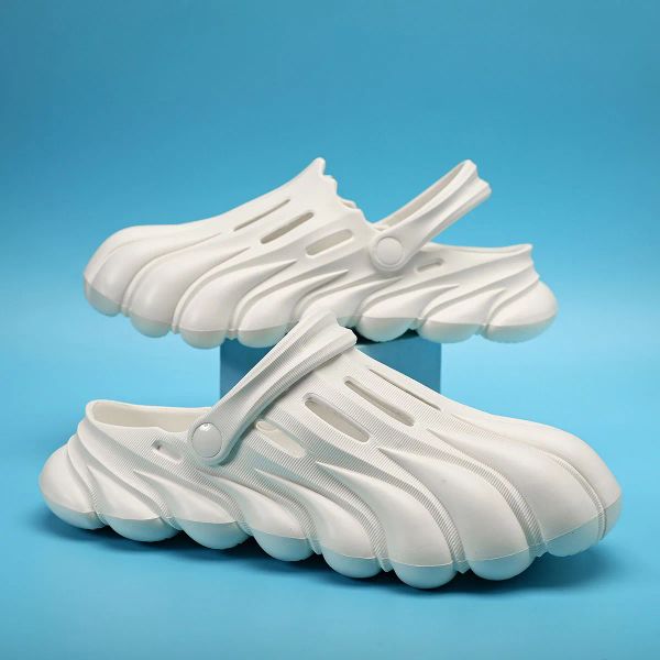 Stivali 2023 Sandali maschili estivi Nuovi scarpe Eva Soft Hole Scarpe per esterni Antiskid Casual Slifori maschile Sandali traspiranti Sandali Scarpe da uomo