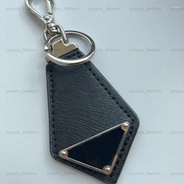 Keychains Designer unissex Black Key Chain Acessórios P Carta Letter Padrão de luxo Carchain Jóias Presentes de joias