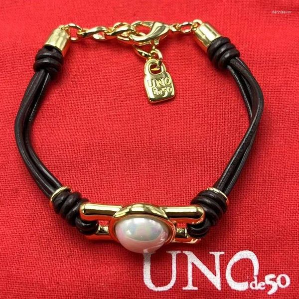 Charm Bracelets Das exquisite Lederseilarmband für Frauen von UNOD50, das in einer romantischen Schmuckgeschenkbeutel präsentiert wird, ist perfekt 2024.