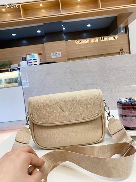 Moda Bagstrendy Saco feminino Curved One ombro Messenger Bag Tofu Small Squíferos One ombro Oblíquo Bolsa de malha de malha Ajusta ajustável