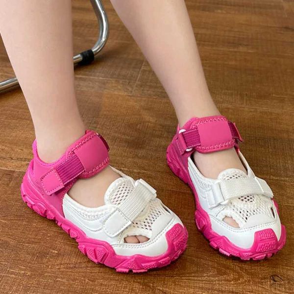 Sandali per bambini sandali sandali per ragazze in maglia ragazzi traspiranti scarpe da spiaggia casual spiaggia di moda vuoto non slittata piatta tenis femminino 240423