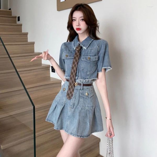 Vestidos de trabalho Mulheres Summer Summer Denim Turn Down Collar Manga curta Tops de duas peças Conjunto de moda vintage Mini saias plissadas da cintura A-line