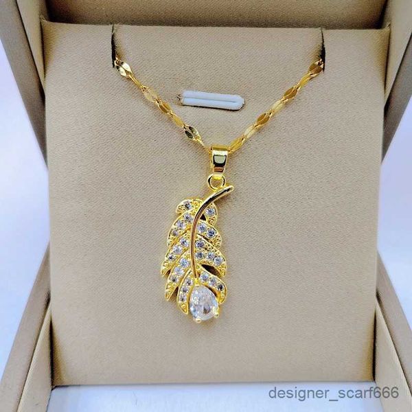 Anhänger Halsketten modische und schöne Pfauen Feder Halskette Licht Luxus leicht eingelegtes Engel Wings Pendell