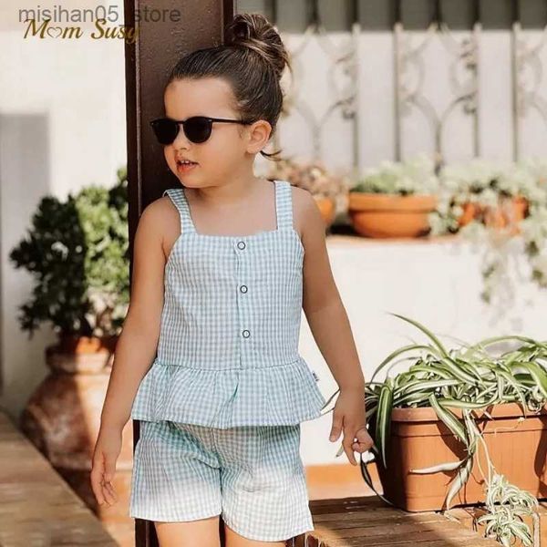 Roupas de roupas moda menina menina de verão plaid roupas cirta de tira+shorts 2pcs infantil infantil infantil casual 1-5y q240425