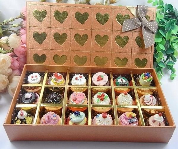 2015 Seling 18 Rolor Bottom Güzel Cupcake Hediye Makyaj Dudak Balsamı Parlak 18G18pcs Lot6973667