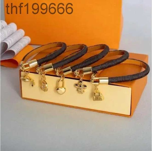 Braccialetti di bracciale designer di lusso da braccialetti di bracciale di lusso da donna SCARPE SCARPE SCARPE BANGLE DONNE GIETTOLI DI VALENTINE GIORNO GIORNO GIORNO SPEDIMENTO GRATUITO 9LC7 SLXM