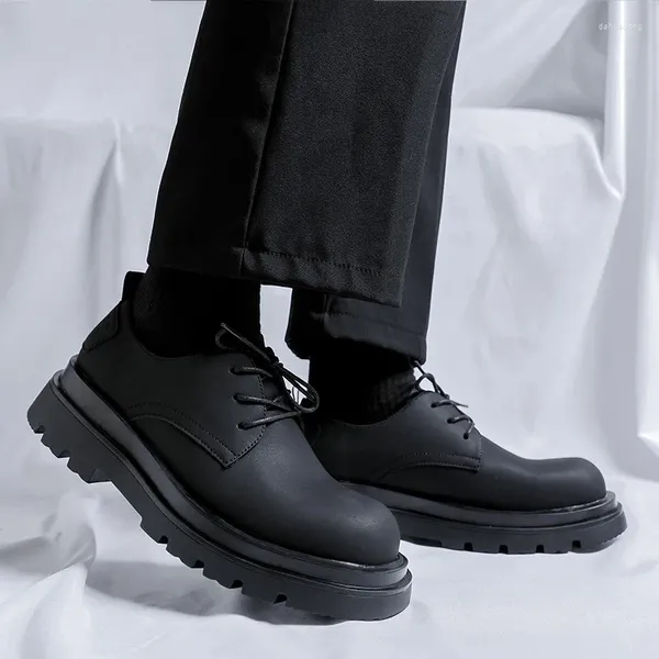 Sapatos casuais vestido de festa de moda masculina Couro natural Black Derby Sapato de plataforma respirável tênis calçados jovens masculino macho