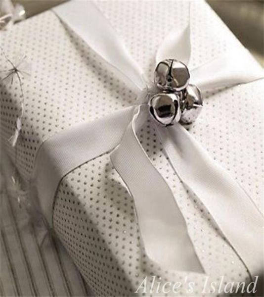 100pcslot 15 мм Jingle Bell для рождественских украшений чары металлические подвесные свадебные колокольчики благосклонно украсить подарочные колокольчики 2012038309874