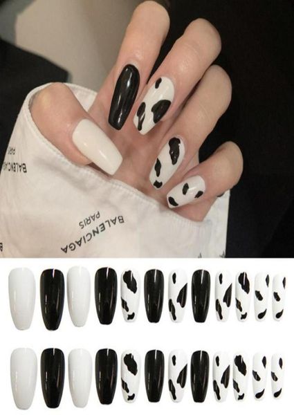 Kuhdruck gefälschte Nägel schwarz weißer Sargschwarzer Flecken Falsches Nagel UV Design Gel Französisch Süßes Sommer gefälschter Nägel2674063
