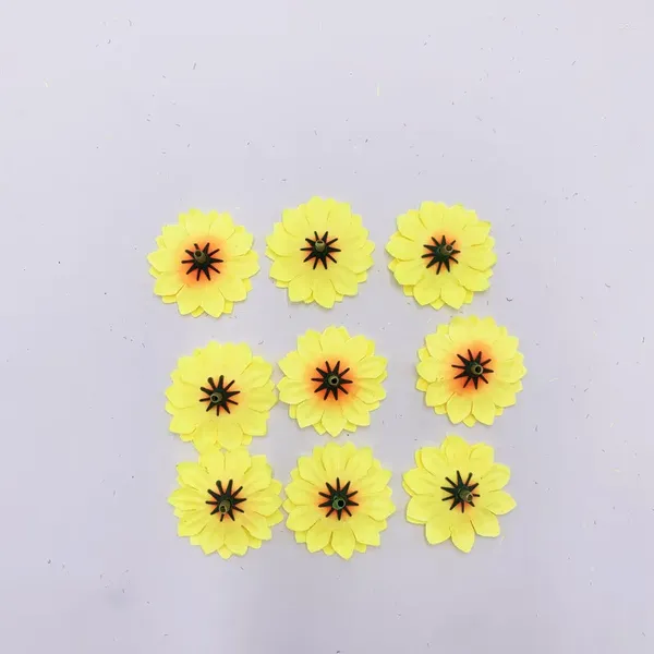 Flores decorativas 100pcs 4,5cm Material de corpete artificial de flores com decoração de arranjo de girassol