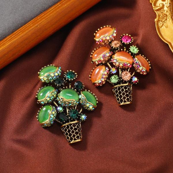 Broches mulheres elegantes Lady Flytrap Crystal Esmalges Badges Fivele Fashion Classic Design Pin Pins para a festa da mulher