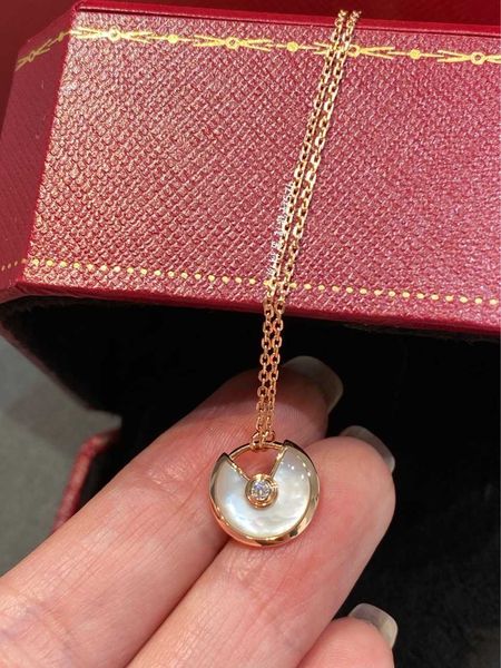 Trendência do designer Carter Colar de amuleto de ouro de alta qualidade com branco Fritillaria Red Agate grossa de grossa 18k Rose Lock Chain 6b4p