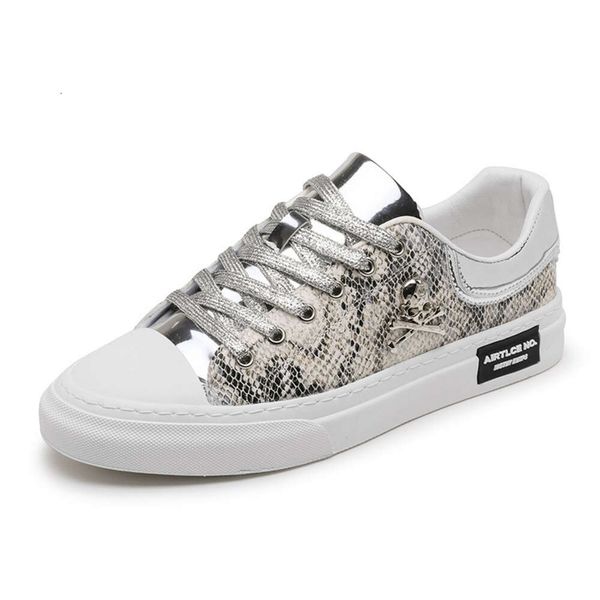 Scarpe di moda maschile 2024 Spring Nuove scarpe da tavolo leggera versatile bassa versatile Python Pattern Testa Casualmente Scarpe Trendy Scarpe In biancheria intima