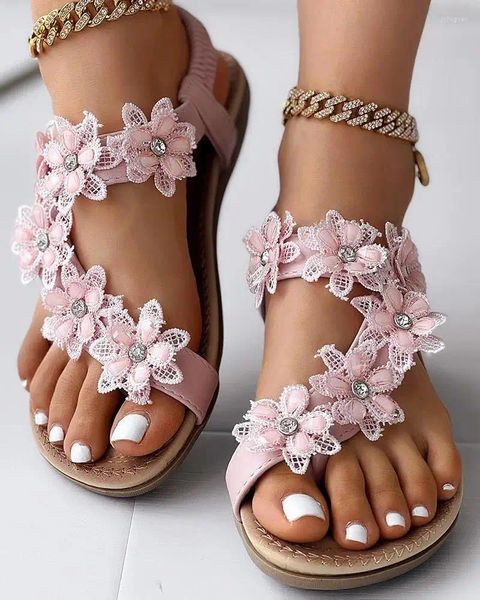Sandalet kadın çiçek desen ayak parmağı yüzüğü slingback plajı düz kadın ayakkabılar bohemya çiçek bayanlar