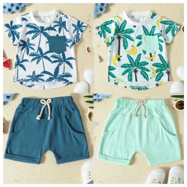 Roupas Conjuntos de roupas para meninos de verão Conjunto de roupas de praia Cool Tee de impressão de árvore e shorts sólidos 2 PCS TRANDE H240425