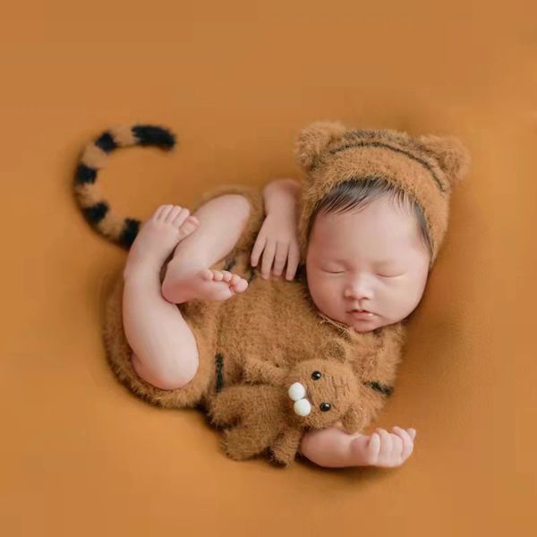 Fotoğrafçılık Yenidoğan Fotoğraf Props Baby Tiger Kostüm Bebek Bebek Fotoğraf Çekim Kıyafet Tığ işi yeni doğan kız kıyafetler fotoğraf çekim aksesuarları