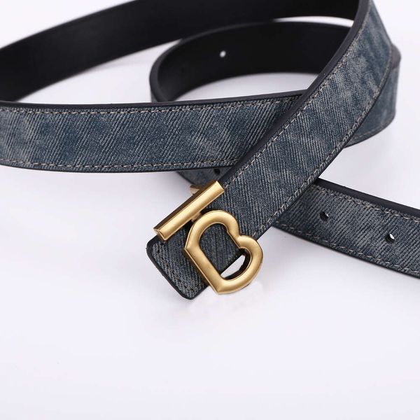 Designer Belt Luxury Women Denim Cintura Larghezza 2,3 cm Classica fibbia liscia con abito Accessori per pantaloni Accessori Cintura casuale Must-Have Must-Have