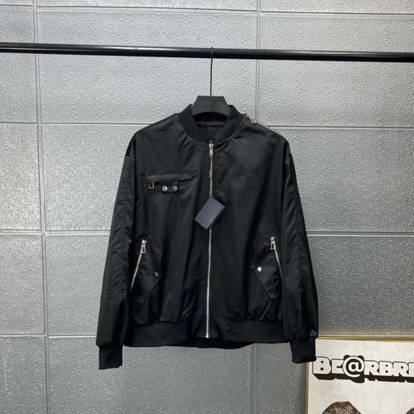 Jackets masculinos Primavera Summer Summer Man Metal Metal Zipper Pão de cor sólido com casaco de água sólido