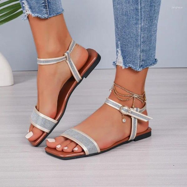 Casual Schuhe Schnalle Gurt Massive Basis Sandalen PU Sommer Frauen im Verkauf 2024 Wohnung mit niedrig hyelierten Peep-Zehensandalien