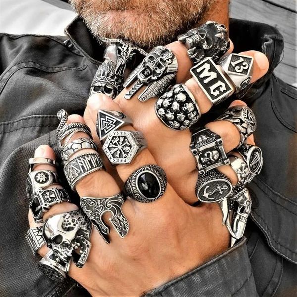 Anel de crânio punk gótico vintage steampunk masculino 316l anel de anel de aço inoxidável Hiphop Motorcycle Rock Biker Jóias por atacado 240424