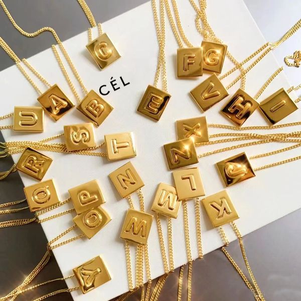 Collane a sospensione di Block Gold Designer di alta qualità di alta qualità per donne Brand Brand Luxury Link Catena Short Choker Square Letters Collana Geometria Nice gioielli all'ingrosso